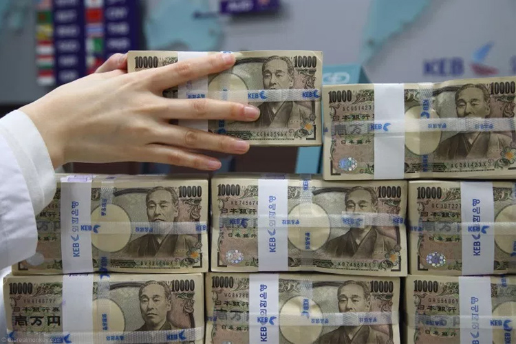 О возможности отправить деньги в Японию банковским переводом бухгалтер не знала