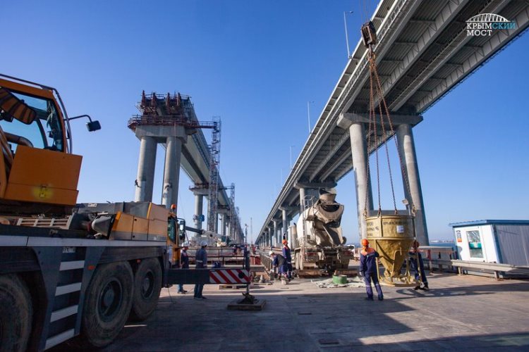 Железнодорожная часть Крымского моста «крепко встала» на все 307 опор 