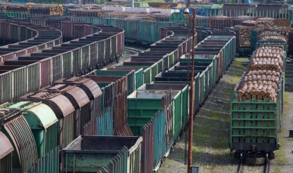 В этом году в железнодорожные контейнеры сложат больше бревен и досок