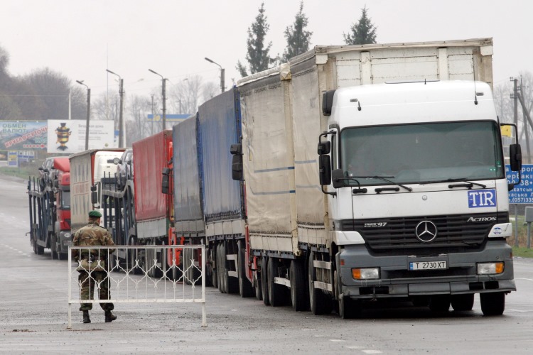 Украинским пограничникам снова мерещатся «грузовые пробки» на въезде в Россию