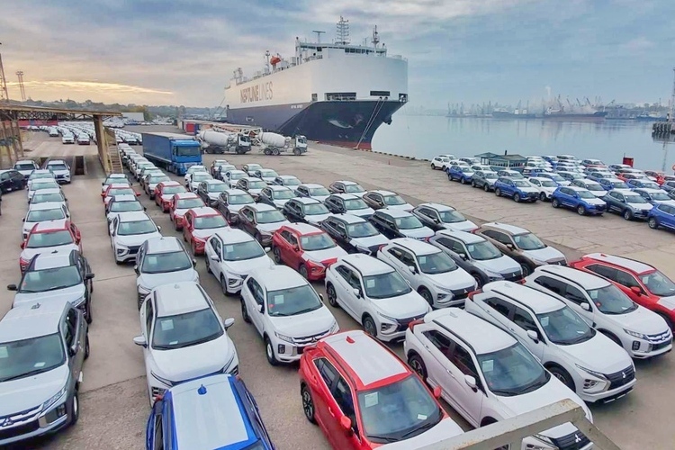 Европейские порты превратились в гигантские «автостоянки»