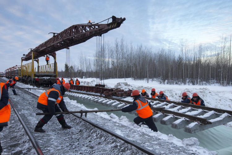 Оттепель не нужна: морозы позволят быстрее строить железную дорогу в обход Украины