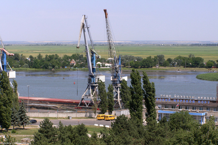 Премьер-министр Дмитрий Медведев своим распоряжением пожаловал земли Азовскому порту