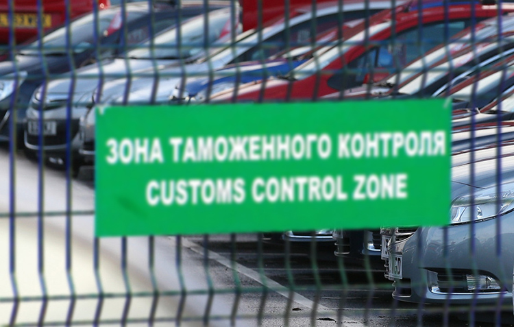 Владивостокских таможенников «наказали» работой в выходные из-за «ЭРА-Глонасс»