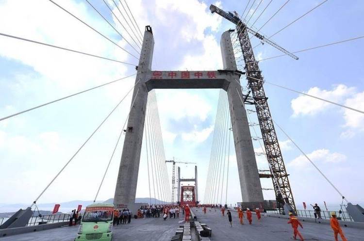 В Китае возведен «двухэтажный» морской мост-рекордсмен