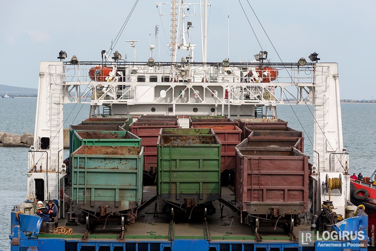 «Укрзализныця» просит морских паромщиков подарить надежду вагонам. А грузовикам – потом 
