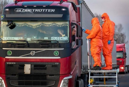 Российских дальнобойщиков могут обязать пересекать границу с КНР в защитных костюмах