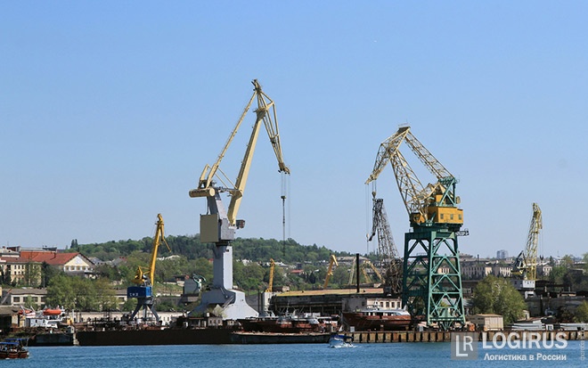 Судозаходы в порты Крыма останутся «золотыми», пока не построят мост
