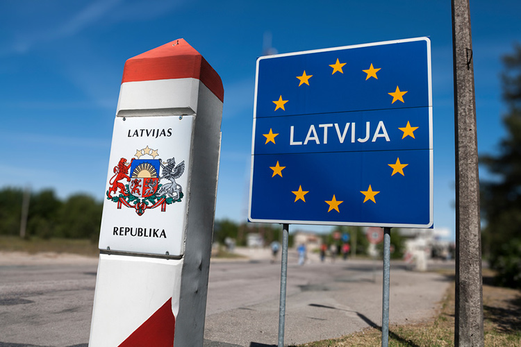 Латвийские таможенники закроют границу с Евросоюзом на замок