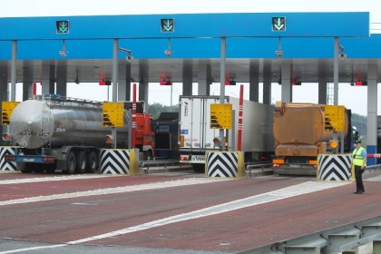 Выписывать штрафы «грузовым зайцам» на платных магистралях могут доверить Ространснадзору
