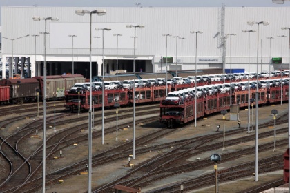 За полцены поедут по железной дороге легковушки российских автопроизводителей