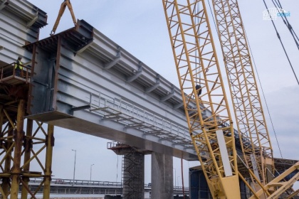 Строители «сшили» все железнодорожные пролеты Крымского моста