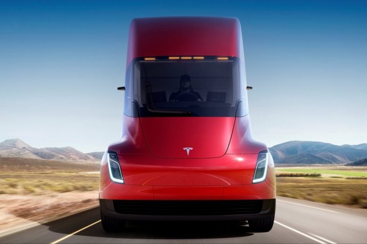 Он того стоит: цена на грузовики Tesla Semi оказалась не такой уж и пугающей
