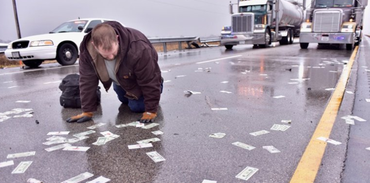Деньги на дороге не валяются. Но только не в США