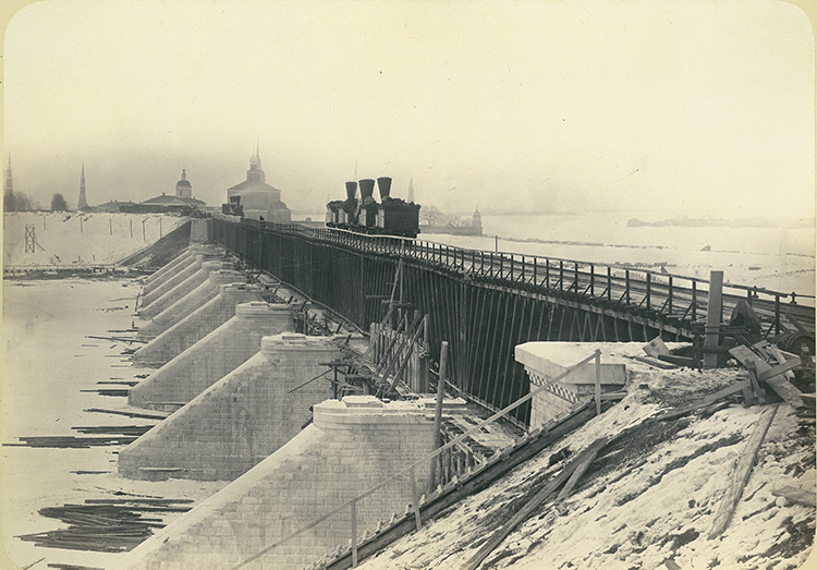 Испытание моста через Оку у Коломны во время строительства Московско-Нижегородской дороги.