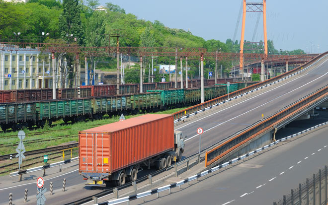 Ускоренные грузовые поезда при определенных условиях вполне могут конкурировать с автоперевозчиками 