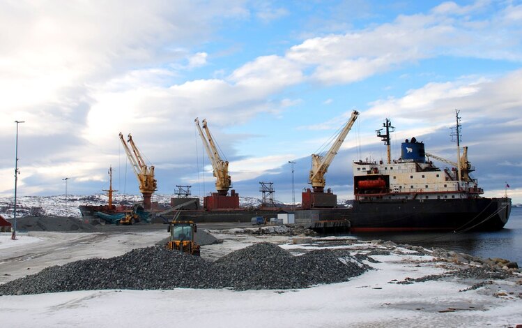 Сахалинский залив Терпение заполнят грузовые корабли