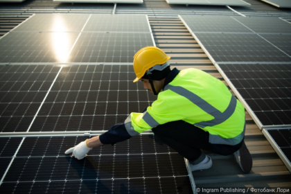 Пекин закрывает кран с «невидимой скидкой». Сколько потеряют импортеры на солнечных панелях и аккумуляторах с 1 апреля