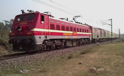 Индийский суд велел железнодорожной администрации расплатиться натурой и изъял пассажирский поезд