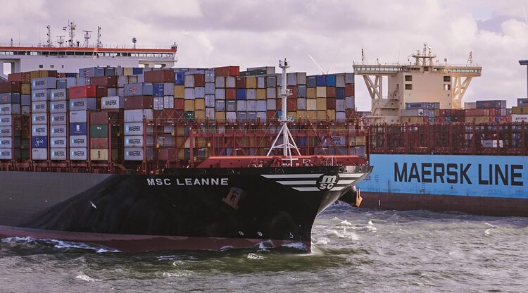 На глобальном рынке контейнерных перевозок грядет смена власти