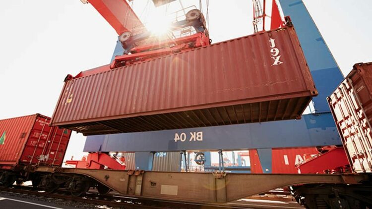 Из Китая в Европу контейнеры добрались без «лишней бумаги»