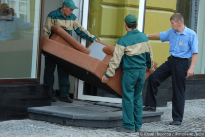 Диван за 8 часов: мебельщики готовы платить по повышенному тарифу за круглосуточную работу логоператоров