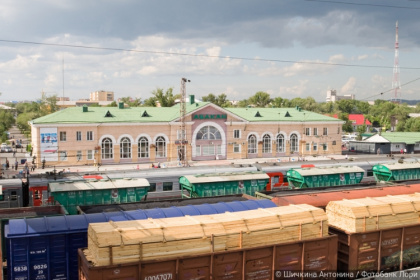 Груз с железки «ушел в закат»: стройка, лес и химия развернулись спиной к магистрали