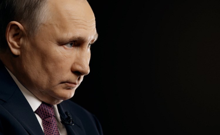 Президенту РФ Владимиру Путину пришлось «цыкнуть», чтобы нашлись деньги на мост на остров Русский