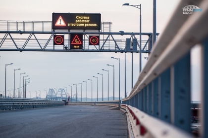 Старт грузового движения по Крымскому мосту на грани срыва