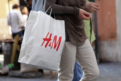 Логистический партнер H&M намерен взыскать с ретейлера по полной