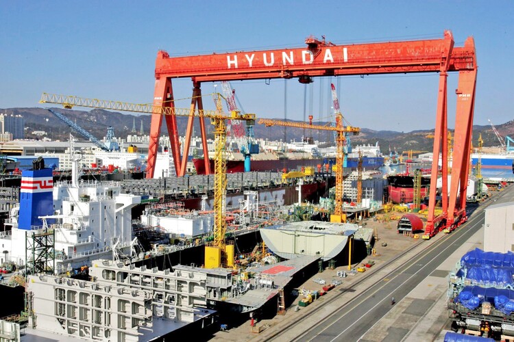 Южнокорейская верфь заполучила крупнейший портфель заказов на «эко-контейнеровозы»