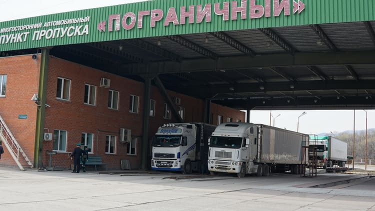 Российско-китайская граница перешла в режим «пропускного минимума»