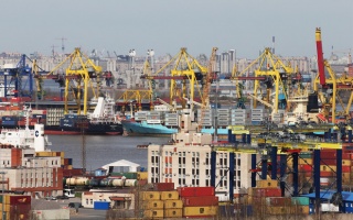 Выручка Global Ports снизилась, а чистая прибыль возросла. С поправкой