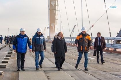 Крымский мост «оживет» уже в мае. Право первого проезда – за машинами