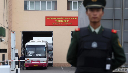 Эксперт: на границе с КНР есть две очереди – честная и «коммерческая»