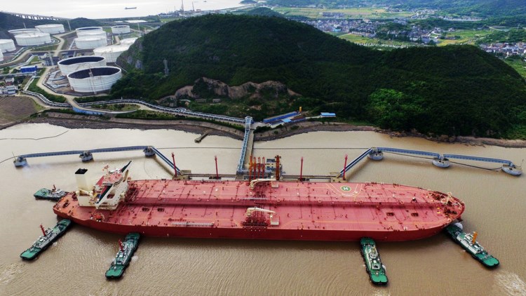 «Умный» китайский танкер грузы «разливает» не на глазок. А по алгоритмам