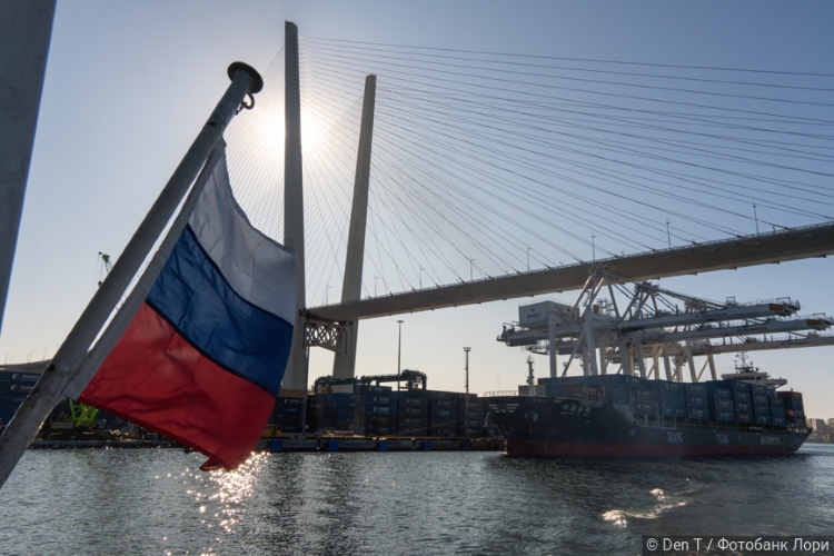 Флаг поднимут, а людей нет: приток судов под флаг РФ обернется борьбой за каждого капитана Флаг поднимут, а людей нет: приток судов под флаг РФ обернется борьбой за каждого капитана