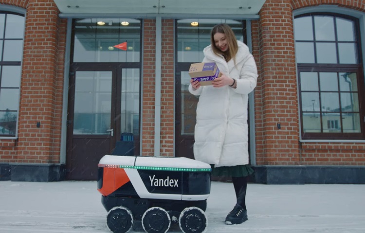 Работники Яндекса получили «валентинки»… от робота