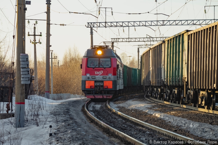 РЖД нашла 80 млн тонн: монополия разведет пассажиров и грузы по разным колеям