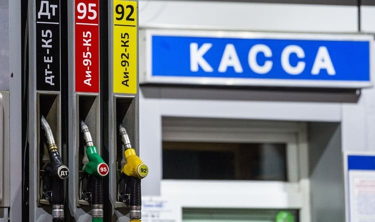 Розничные цены на бензин «присмиреют» в июле, обещает Минэнерго