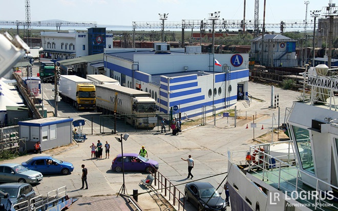 Грузовикам в Крыму станет легче – паром и контейнеровоз спешат на помощь