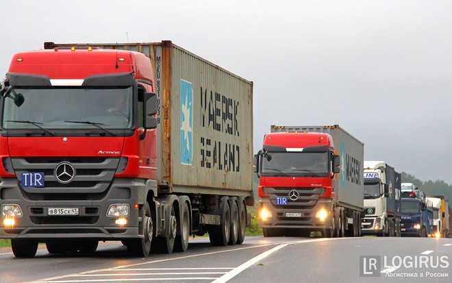 Российские грузовики проследуют по территории Украины колоннами и под конвоем