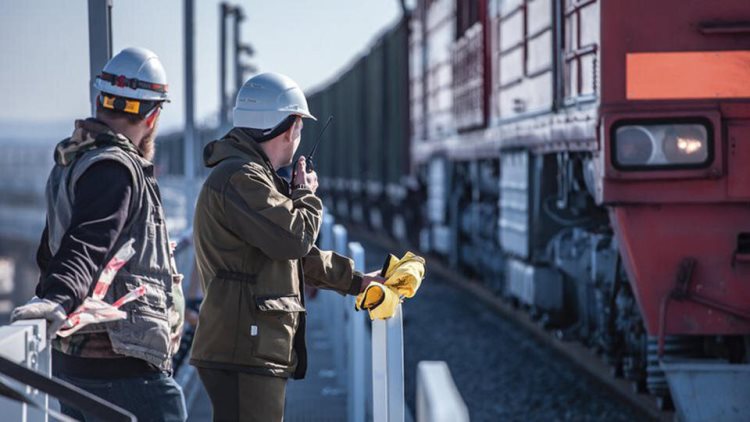 Эксперт: по железной дороге в Крым могут импортировать продукты и стройматериалы