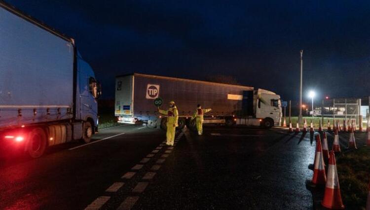Франция сняла «грузовую блокаду» с Великобритании. Но с условием