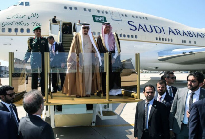 Багаж короля Саудовской Аравии тянет на стадо слонов