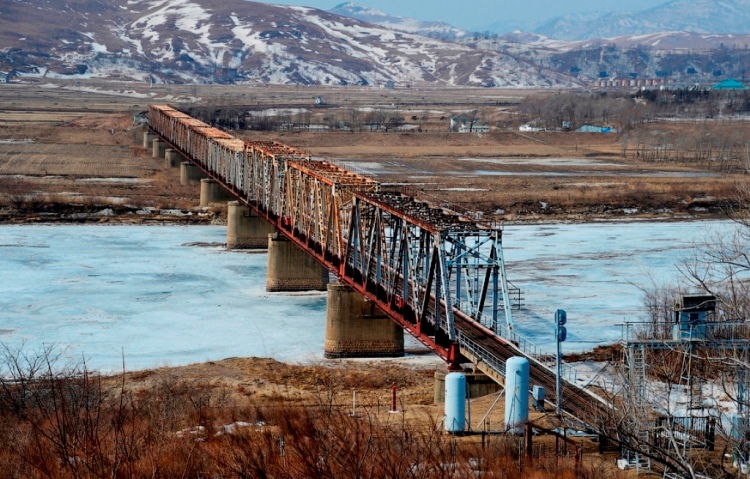 Россия предварительно-приблизительно «обсчитала» автомобильный мост в КНДР