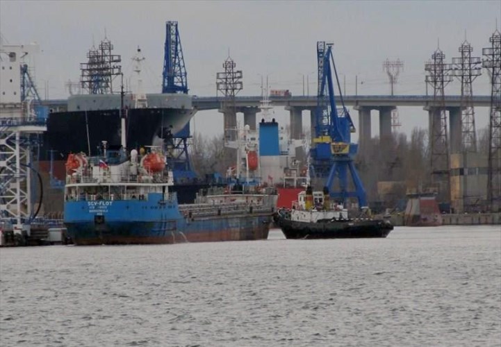 Два грузовых судна не смогли спокойно пройти по Азову