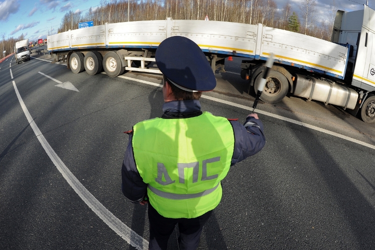 В новом административном кодексе прописали штрафы для «грузовых трудоголиков»