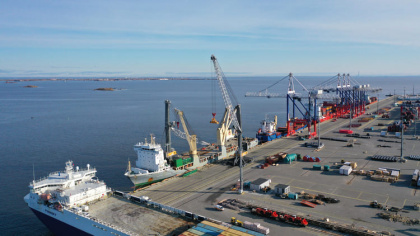 Балтийские порты продолжают простаивать