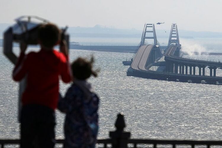 Крымский мост устоял, но под чиновником закачалось кресло